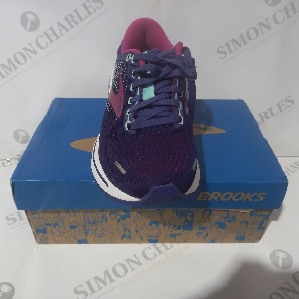 BOXED PAIR OF BROOKS ADRENALINE GTS 22 SHOES IN PURPLE UK SIZE 3.5