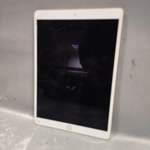 APPLE IPAD AIR A2152