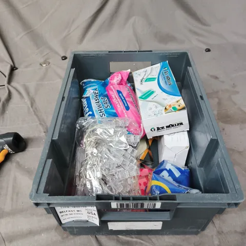 TOTE OF APPROXIMATELY 12 ASSORTED ITEMS TO INCLUDE: STAINLESS STEEL SILVERWARE SET
