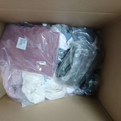 APPROX 20 MIXED CLOTHING ITEMS