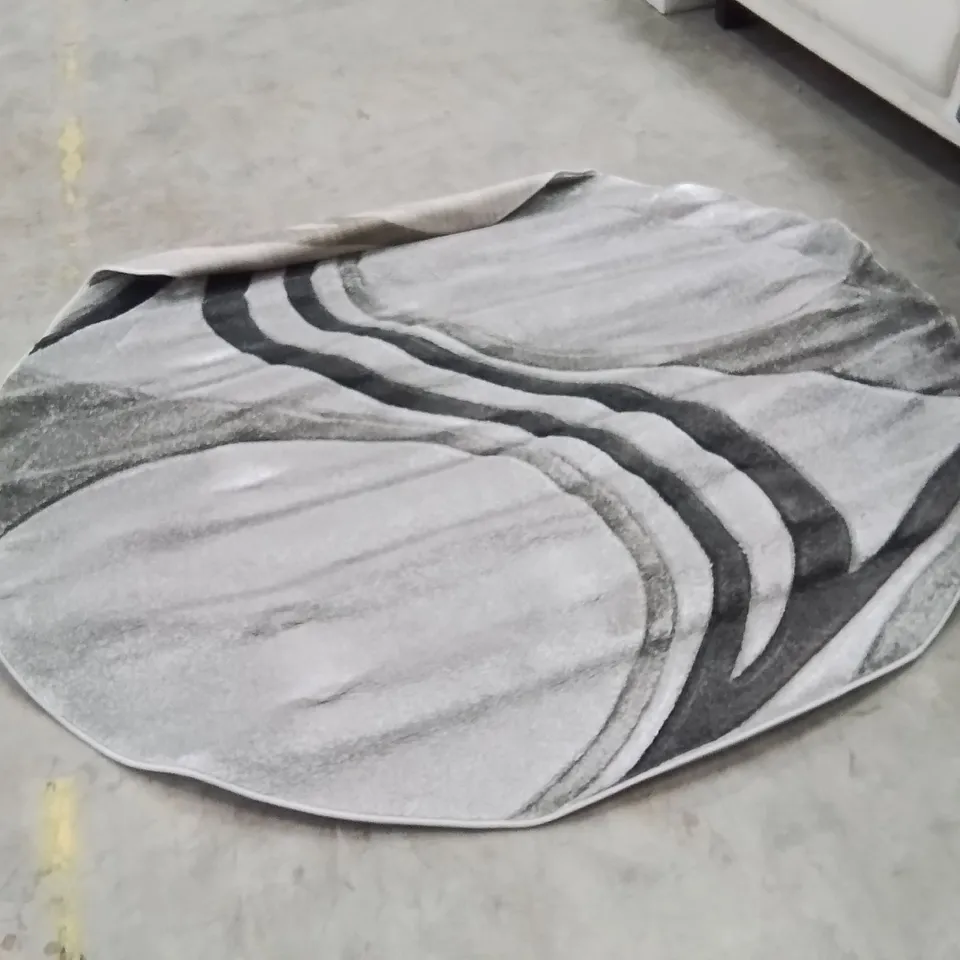 QUALITY DESIGNER AREA RUG APPROXIMATELY 180X180CM