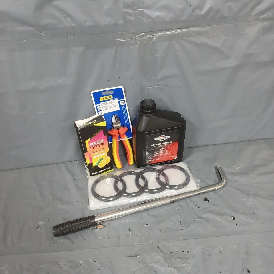 APPROXIMATELY 20 ASSORTED VEHICLE PARTS & ACCESSORIES TO INCLUDE 4- STROKE ENGINE OIL, AUDI BADGE, SIDE CUTTERS, ETC - COLLECTION ONLY