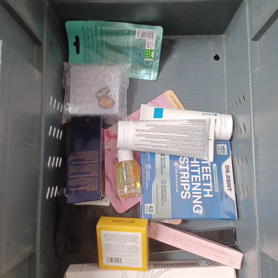 APPROXIMATEY 20 HEALTH AND BEAUTY PRODUCTS TO INCLUDE 17. ILLUMINATING MIST, E45 KIDS & BABY SUN LOTION AND GIVE ME HAIR SERUM