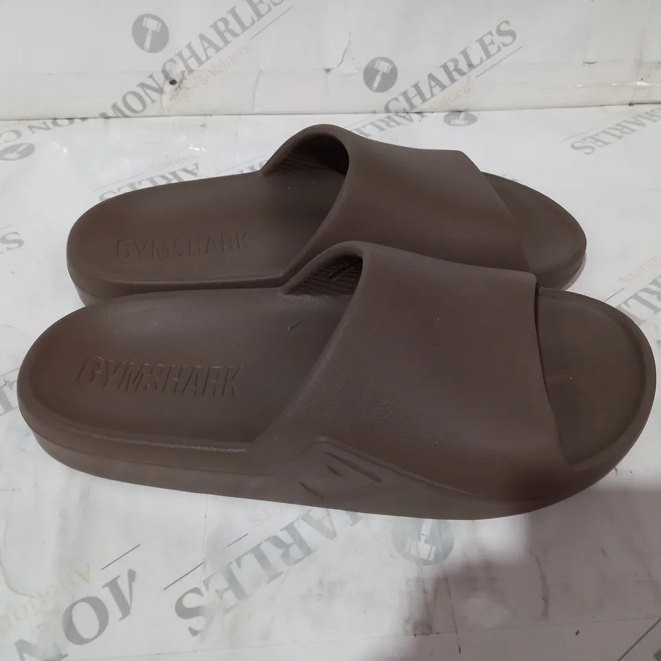 GYM SHARK REST DAY SLIDES BROWN SIZE 7