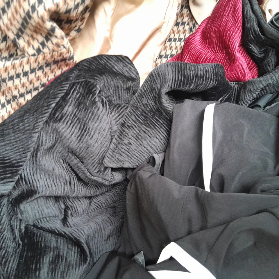 BOX OF APPROXIMATELY 15 ASSORTED CLOTHING AND FASHION ITEMS IN VARIOUS STYLES AND SIZES TO INCLUDE DANNII MINOGUE, NINA LEONARD, WHITE STUFF, ETC - COLLECTION ONLY