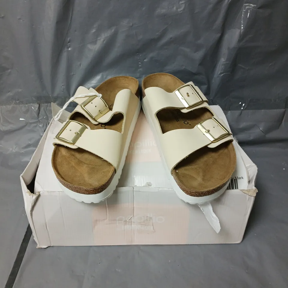 PAIR OF BIRKENSTOCK MAYARI LENB SHOES - SOFT PINK - 8 RRP £95