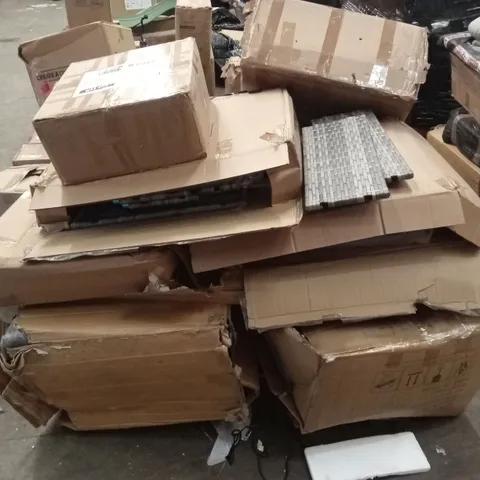 PALLET OF ASSORTED INCOMPLETE GARDEN & OUTDOOR FURNITURE PARTS AND PIECES 