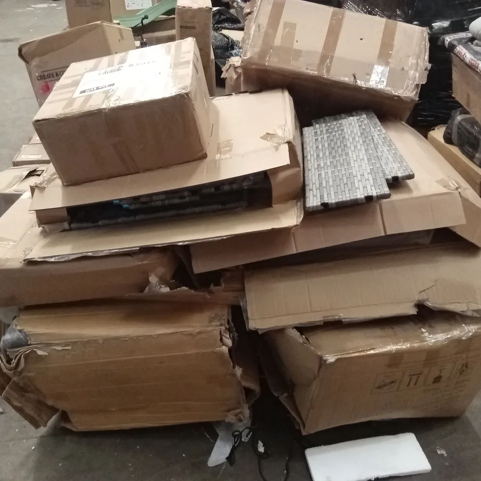 PALLET OF ASSORTED INCOMPLETE GARDEN & OUTDOOR FURNITURE PARTS AND PIECES