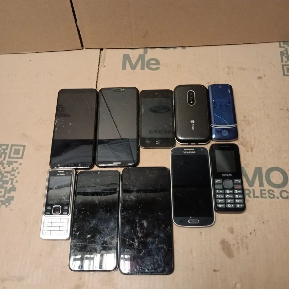 APPROXIMATELY 10 X ASSORTED DAMAGED/FAULTY MOBILE PHONES 