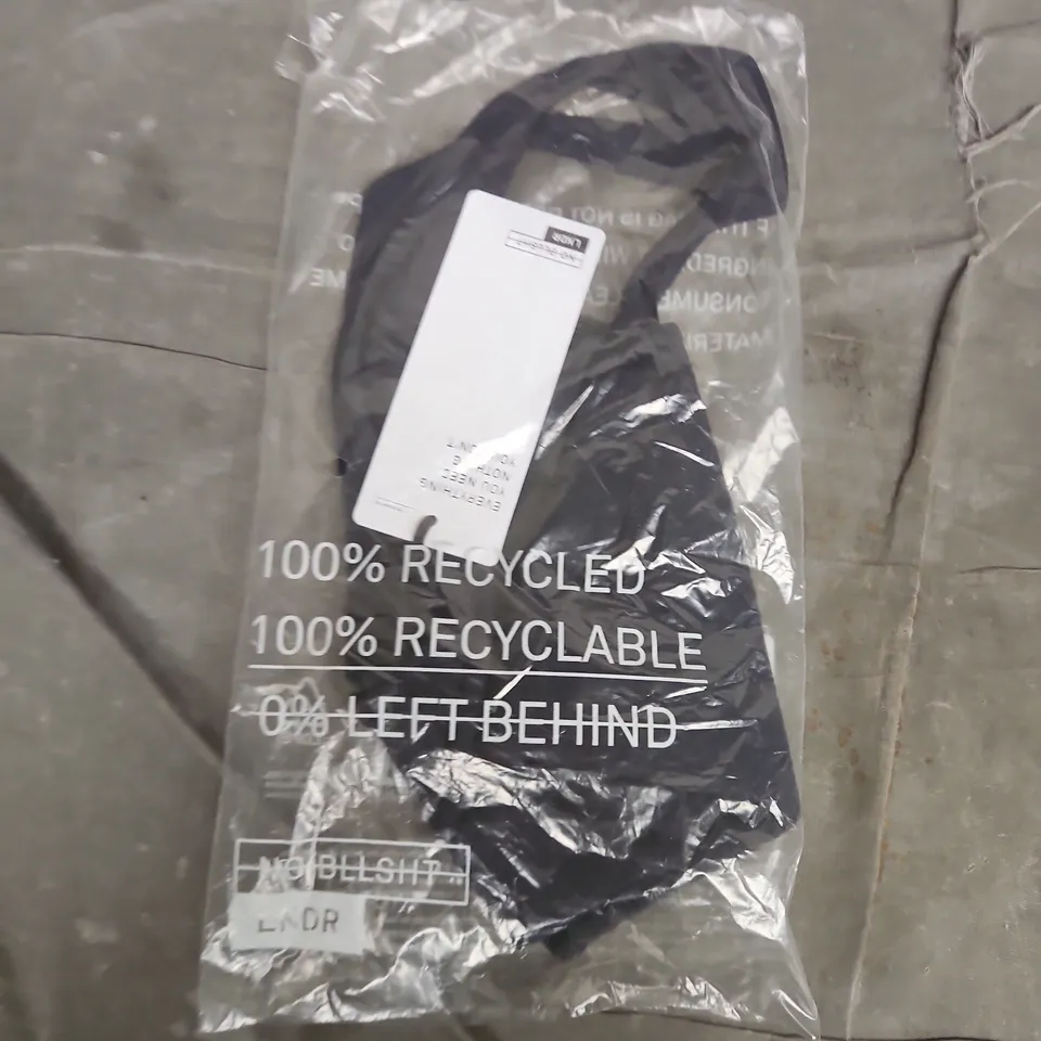 BAGGED LNDR FEMME FATALE SPORTS BRA IN DEEP NAVY - MEDIUM