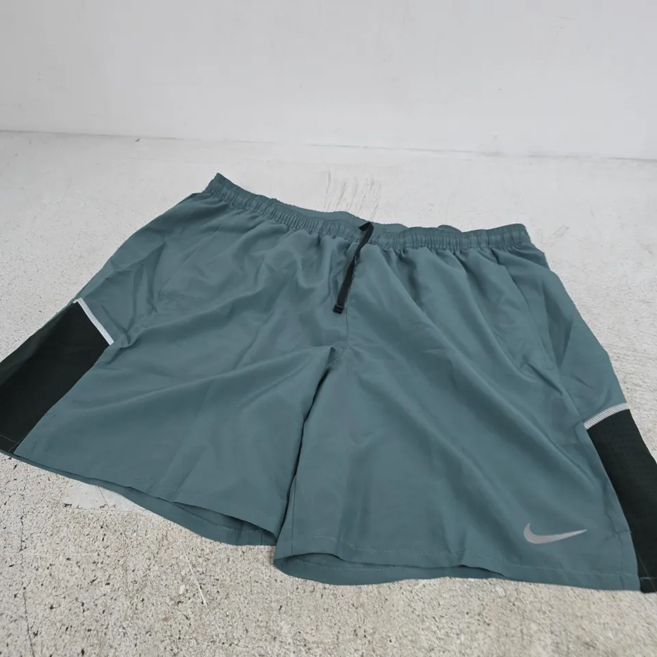NIKE MILER DRI-FIT SHORTS – SIZE L