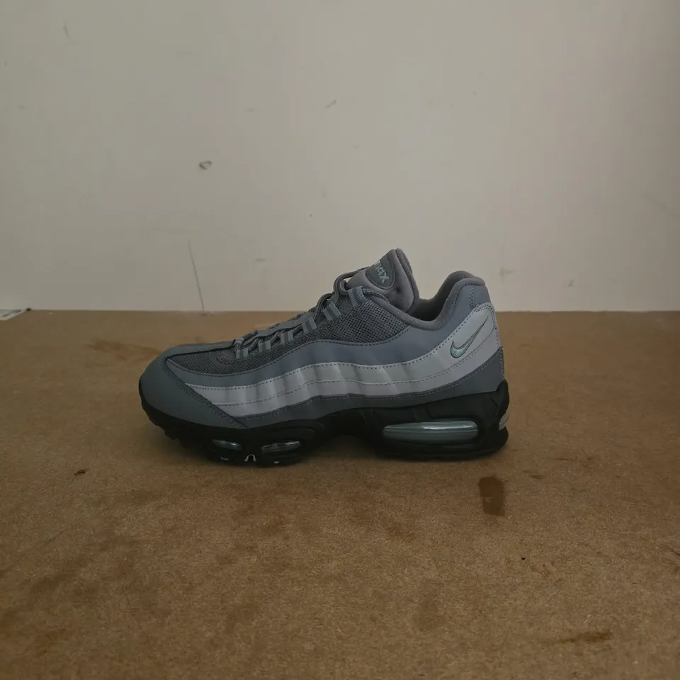 NIKE AIR MAX 95 UK SIZE 8