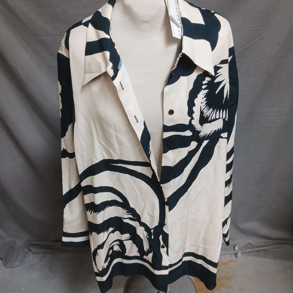 JAEGER BUTTON UP SHIRT IN BEIGE/BLACK SIZE 16
