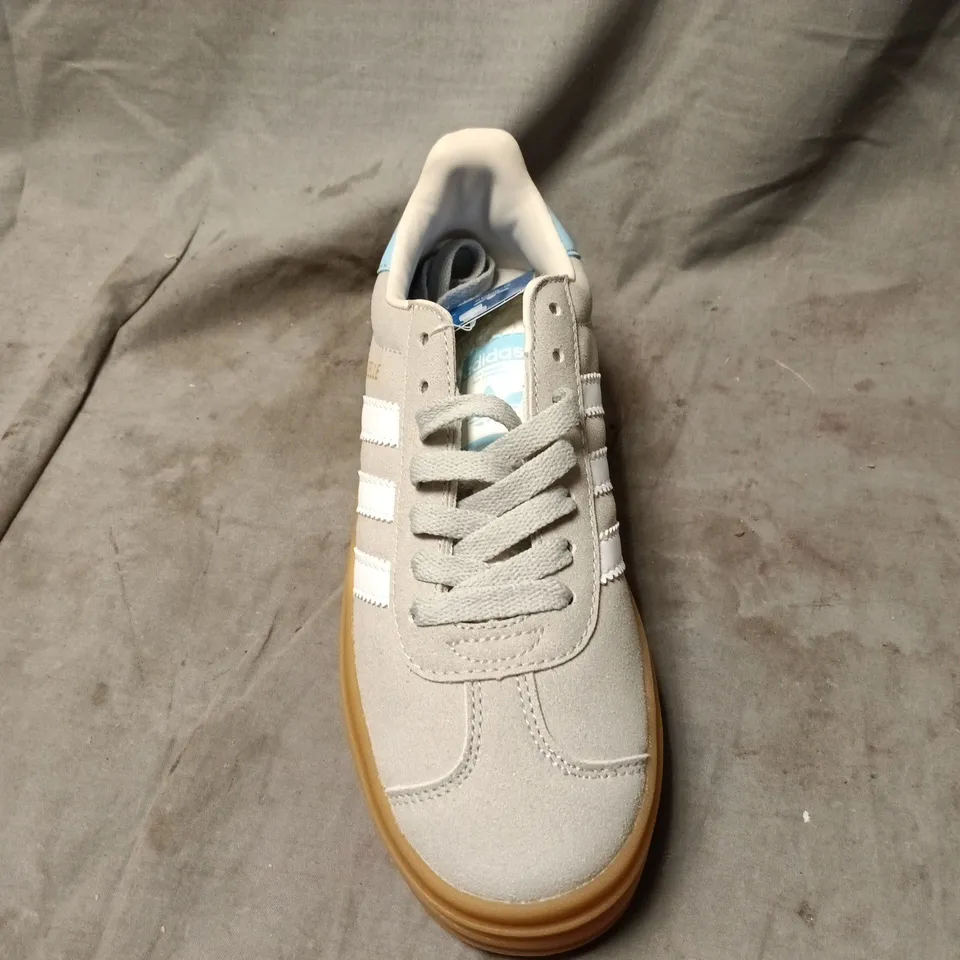ADIDAS GAZELLE GREY SUEDE TRAINERS – GUM SOLE SIZE 6
