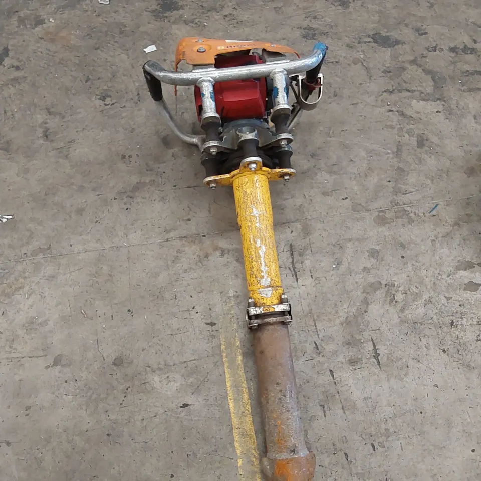 ROBEL 62.05 2 STROKE VERTICAL TAMPER - RAILWAY MAINTENANCE TOOL