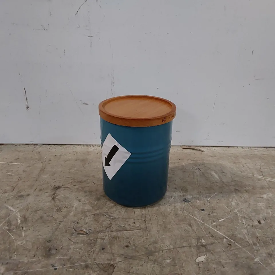 BOXED LE CREUSET STONEWARE MEDIUM STORAGE JAR - BLUE (1 BOX)