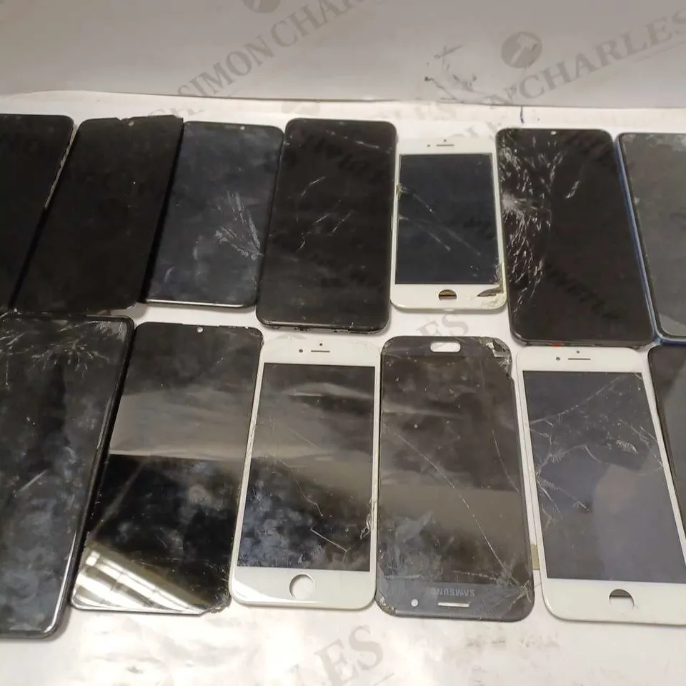 LOT OF APPROX 30 ASSORTED SMARTPHONE LCD DISPLAY / SHELLS	