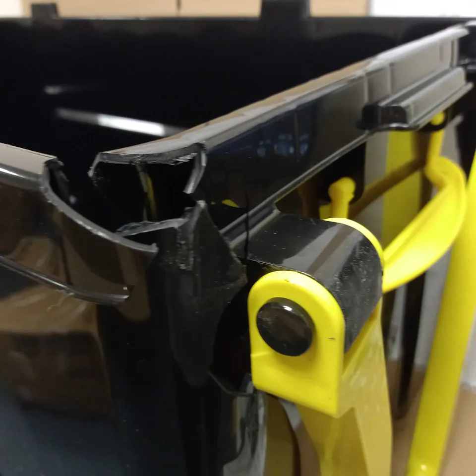 REALLY USEFULL WHEELED TRUNK