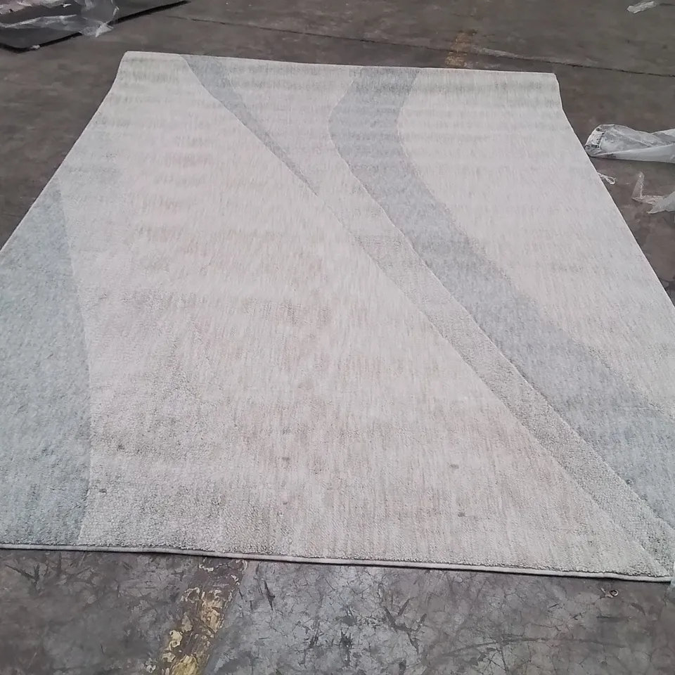 QUALITY DESIGNER AREA RUG - APPROXIMATELY 290X200CM