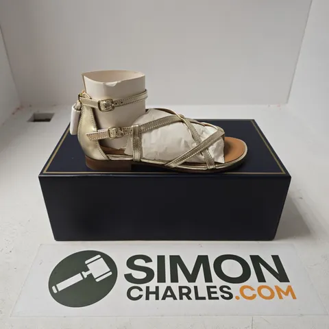 BOXED PAIR OF FAIRFAX & FAVOR WOMENS BRANCASTER SANDALS IN GOLD LEATHER - UK 3