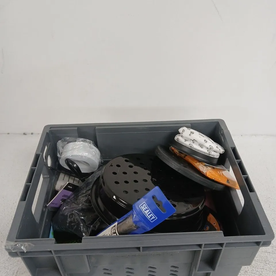 TOTE OF APPROXIMATELY 10 ASSORTED ITEMS INCLUDING SATC METAL/INOX CUT-OFF WHEEL DIA WIPE AND NEXTBASE DASH CAM CARRY CASE