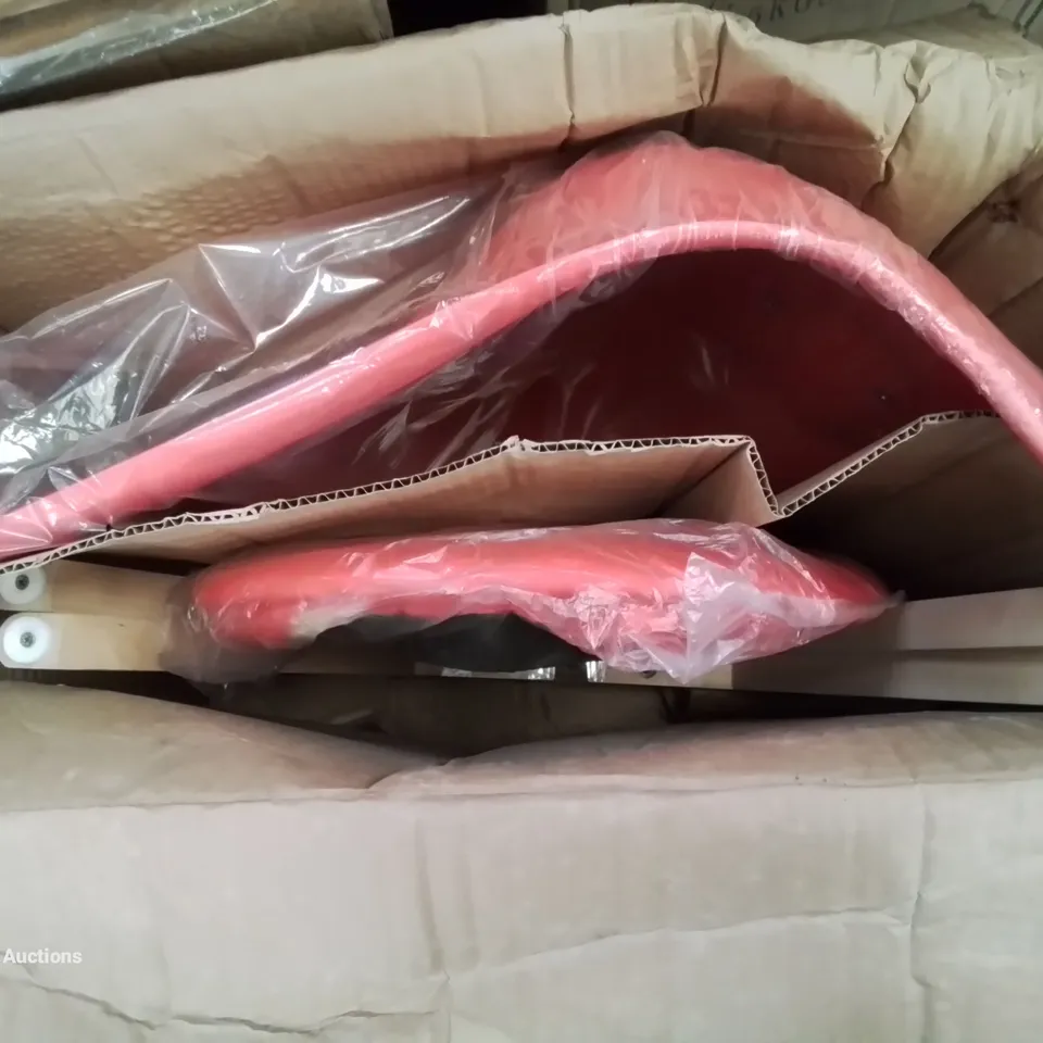 A BOXED PLASTIC/LEATHER UPHOLSTERED OFFICE/SIDE CHAIR IN RED