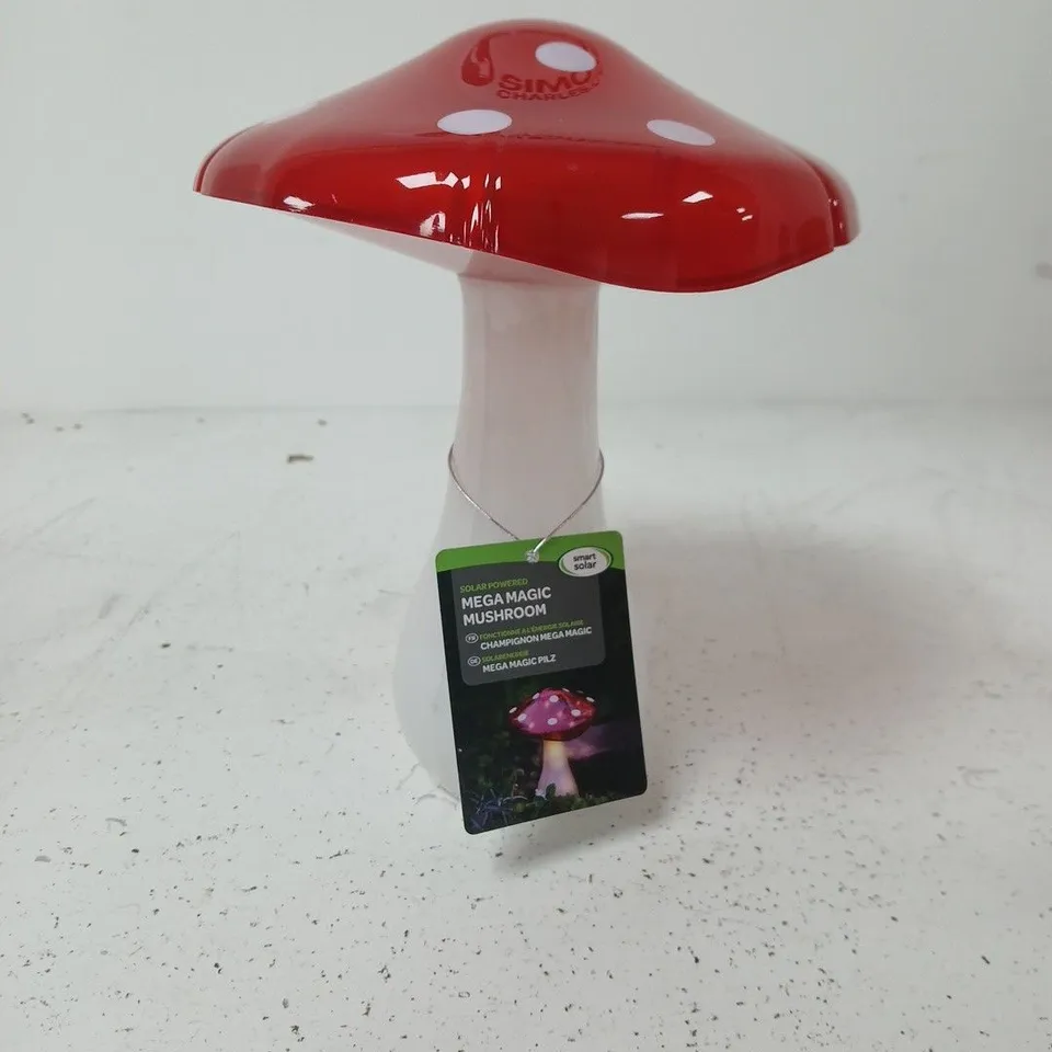 GARDEN ORNAMENT: RED MEGA MAGIC MUSHROOM (SOLAR POWERED)