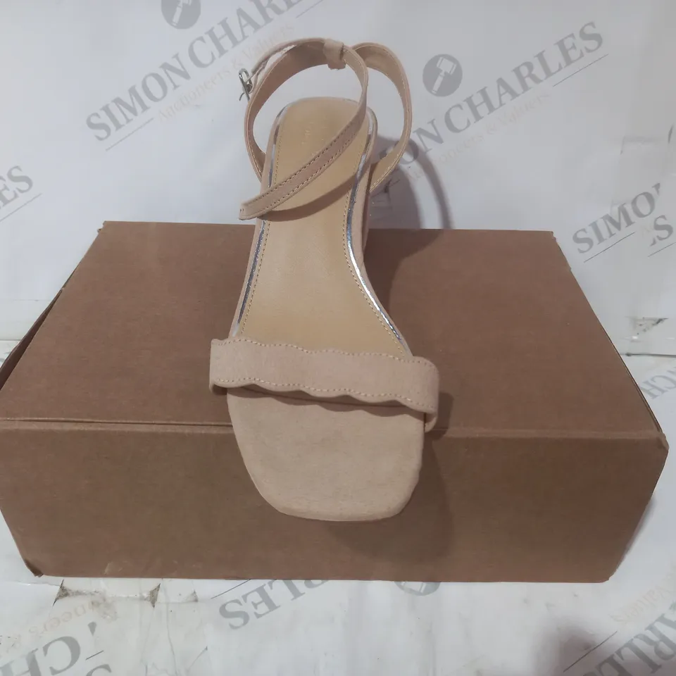 BOXED PAIR OF MONSOON BRIDAL OPEN TOE BLOCK HEEL SANDALS IN NUDE EU SIZE 40