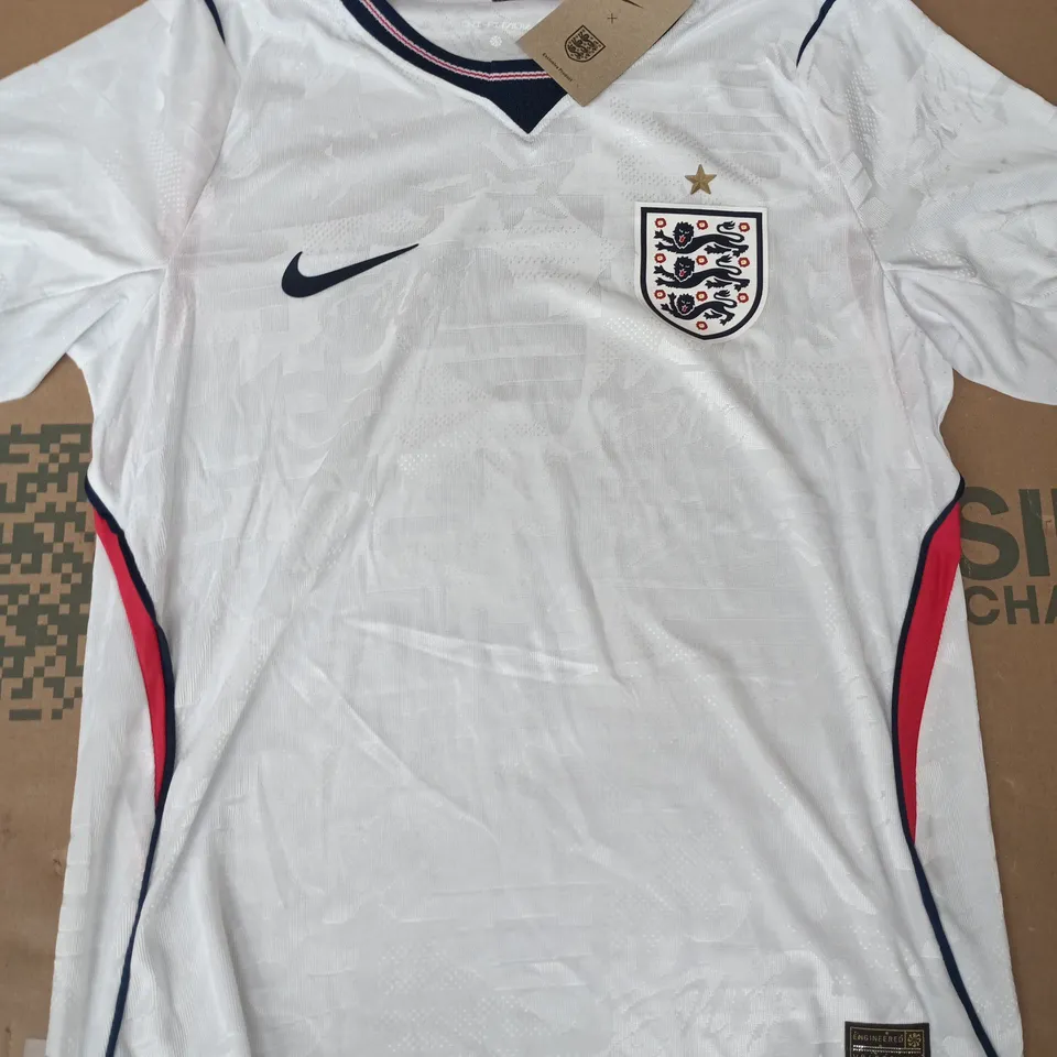 NIKE ENGLAND FOOTBALL JERSEY IN WHITE SIZE MEDIUM