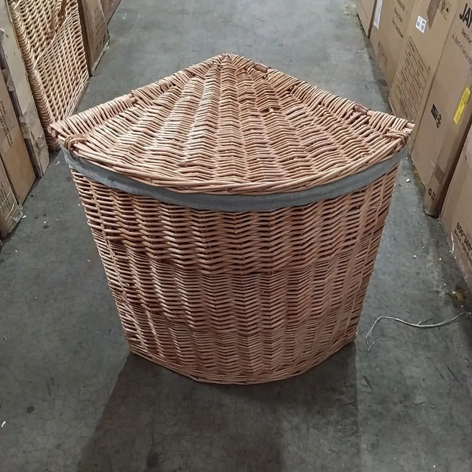 BOXED CORNER WICKER BASKET (1 BOX)