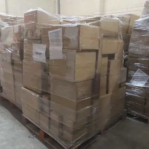 PALLET CONTAINING A VERY LARGE QUANTITY OF HOME LIGHTING PRODUCTS