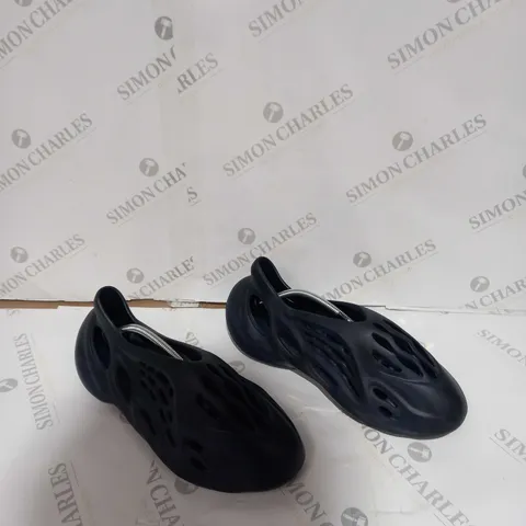 UNBOXED PAIR ADIDAS YEEZY FOAM BOOST NAVY SIZE UNKNOWN