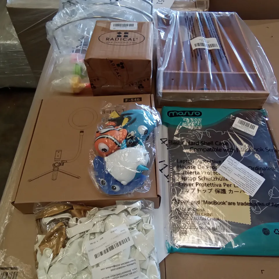 PALLET OF ASSORTED ITEMS INCLUDING M-DESIGN CUTLERY TRAY, M-DESIGN COOKWARE ORGANISER, 3-IN-1 SELFIE LIGHT, NEMO BATH TOYS, WHITE/GOLD ANNIVERSARY BALLOON SET, HARD SHELL TABLET CASE