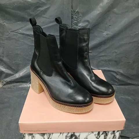 BOXED PAIR OF MODA IN PELLE BREEANNA BLACK LEATHER BOOTS - 6