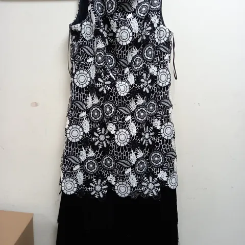 JOANNA HOPE FLORAL DRESS BACK ZIP DRESS IN WHIE/BLACK - UK 14