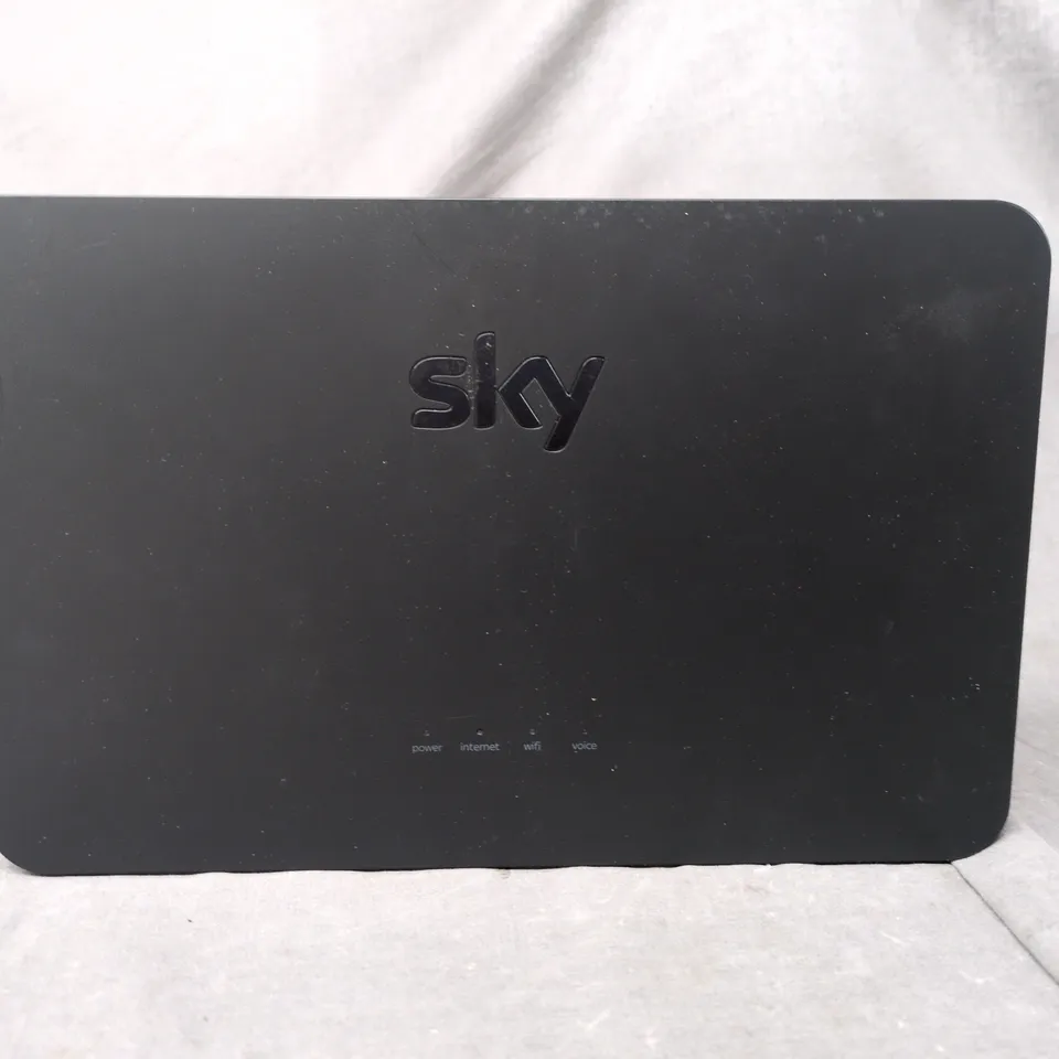 SKY BROADBAND HUB - MODEL SR203