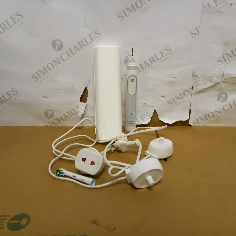 ORAL-B GENIUS X ELECTRIC TOOTHBRUSH