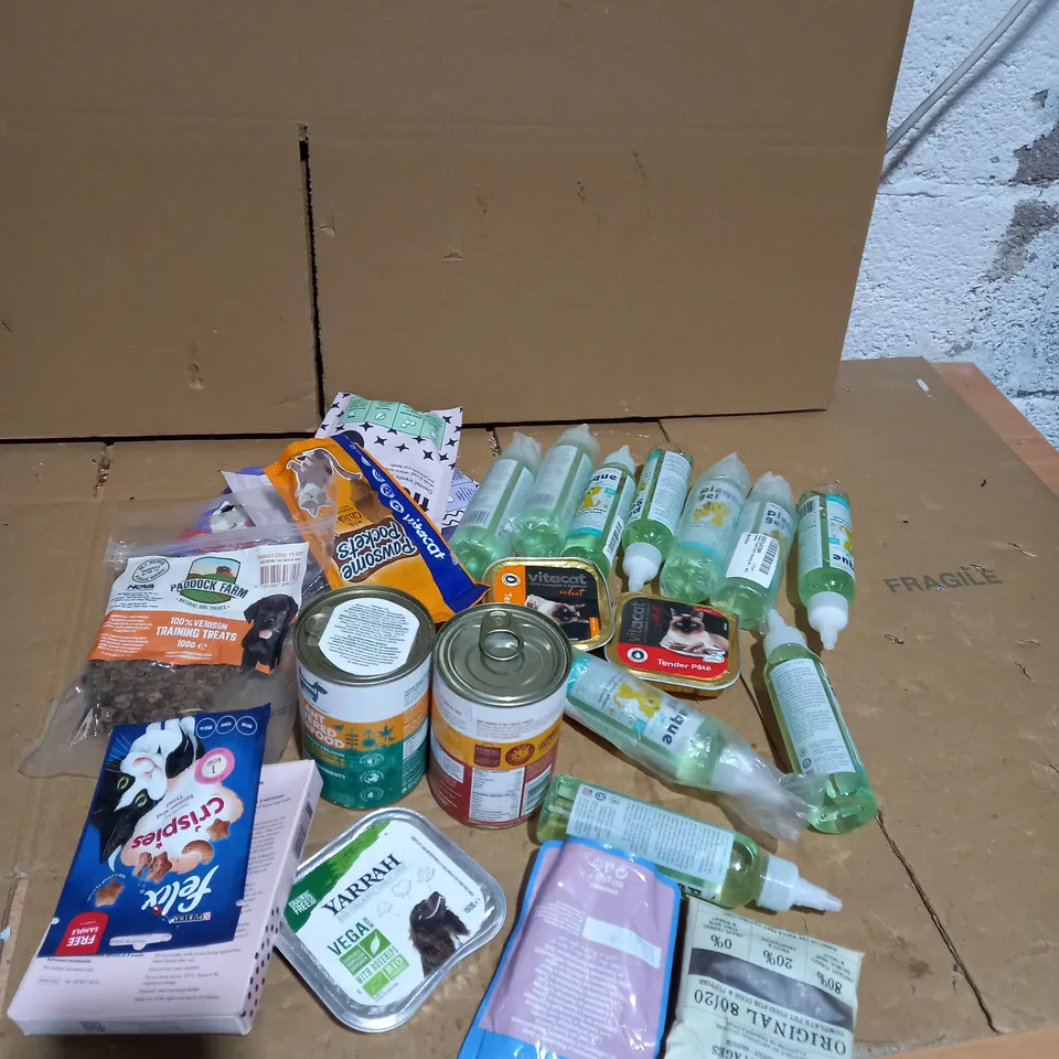 LOT OF 20 PET SUPPLIES INCLUDING TREATS , PLAQUE GEL FOR DOGS , CATS ETC 