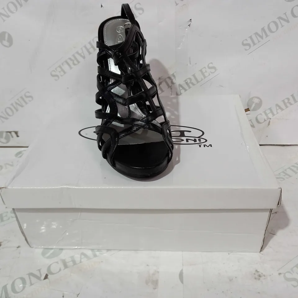 BOXED PAIR OF SPOT ON STILETTO SANDAL HEELS IN BLACK UK SIZE 6
