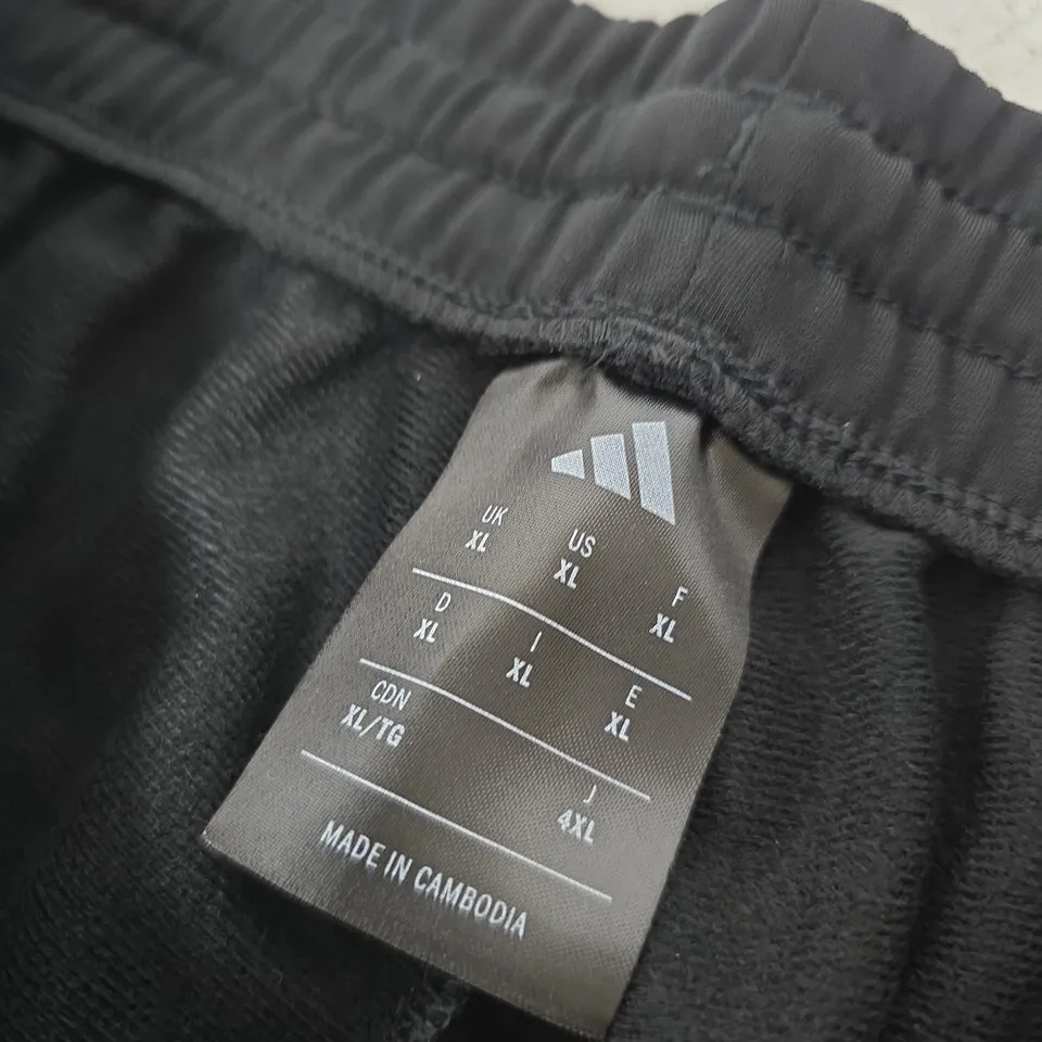 ADIDAS BLACK TRACK PANTS – UK XL