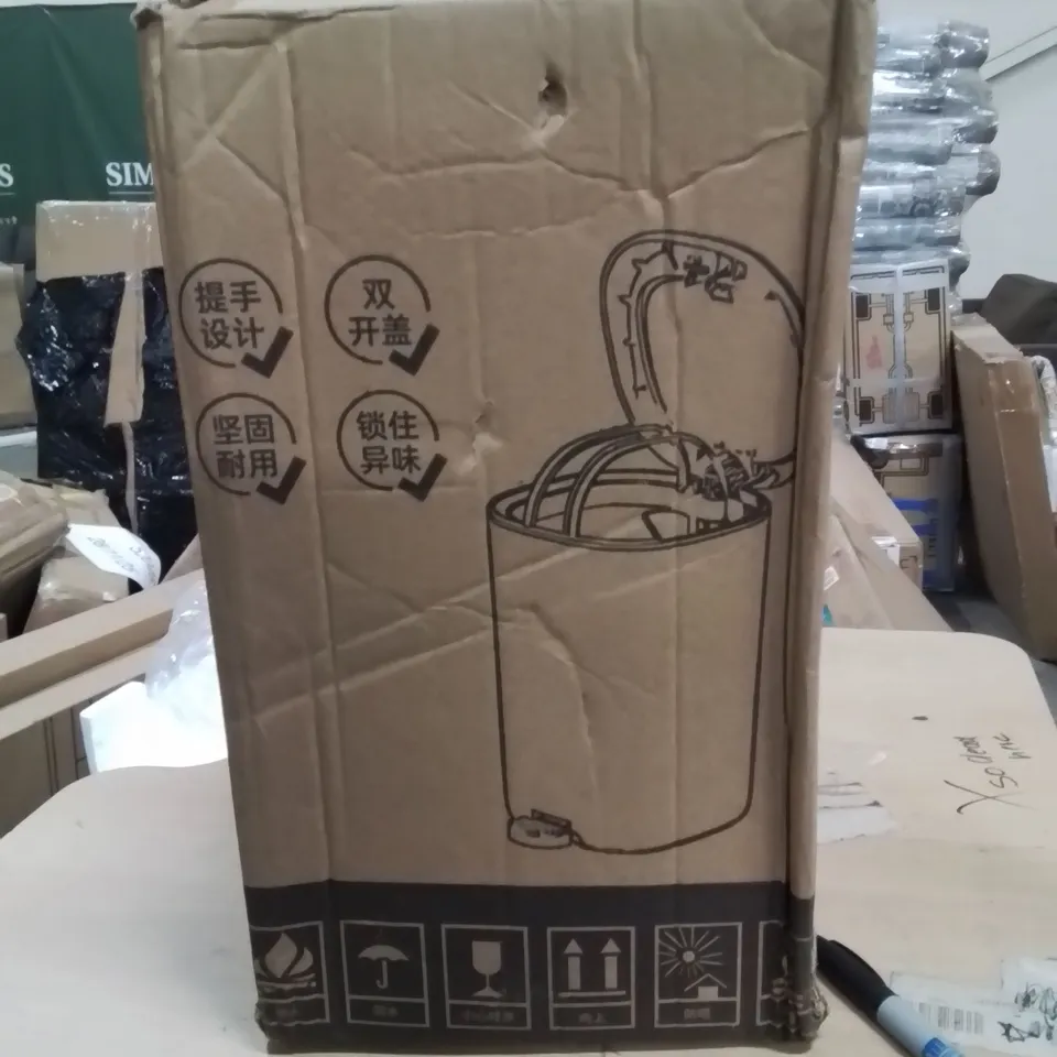 BOXED TRASH CAN 