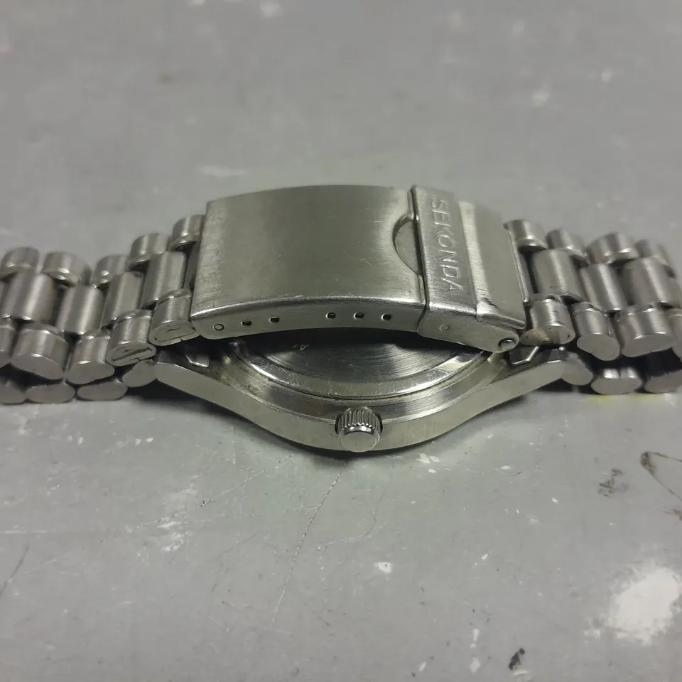 SEKONDA STAINLESS STEEL GENTS WATCH WITH NAVY DIAL