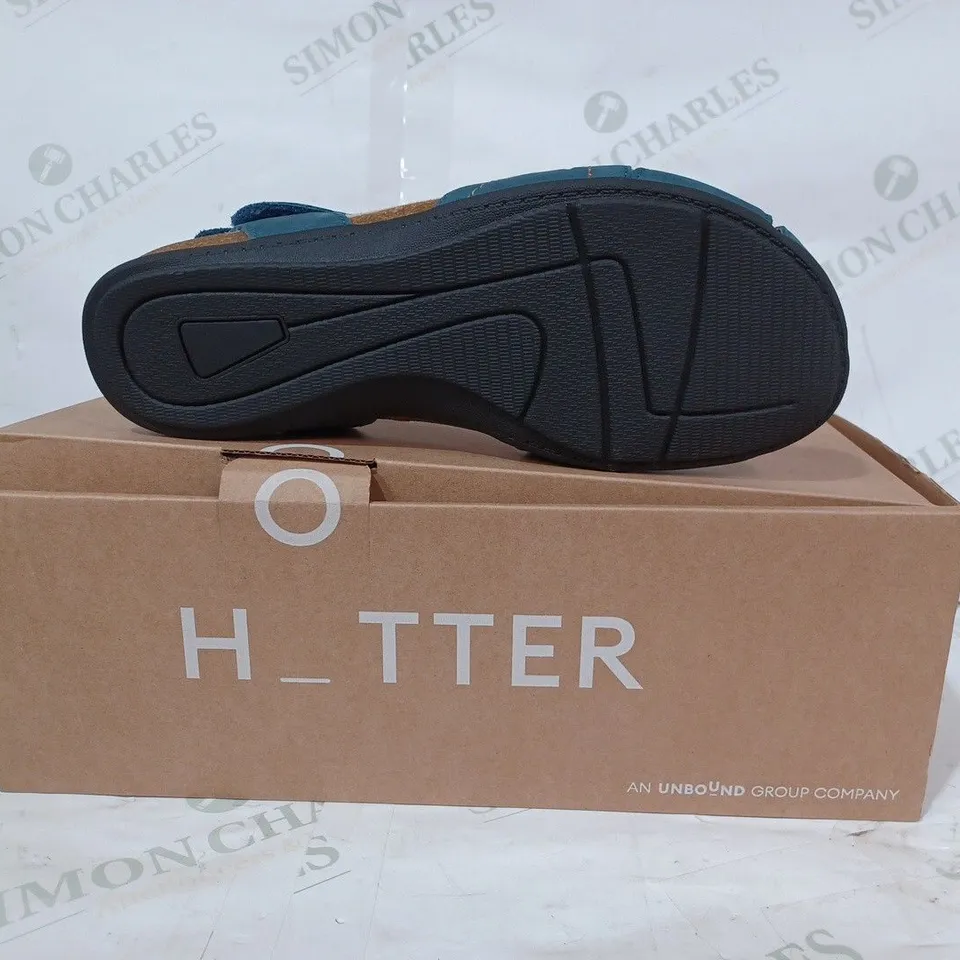 BOXED PAIR OF HOTTER CLOSED TOE SANDALS IN BLUE UK SIZE 6