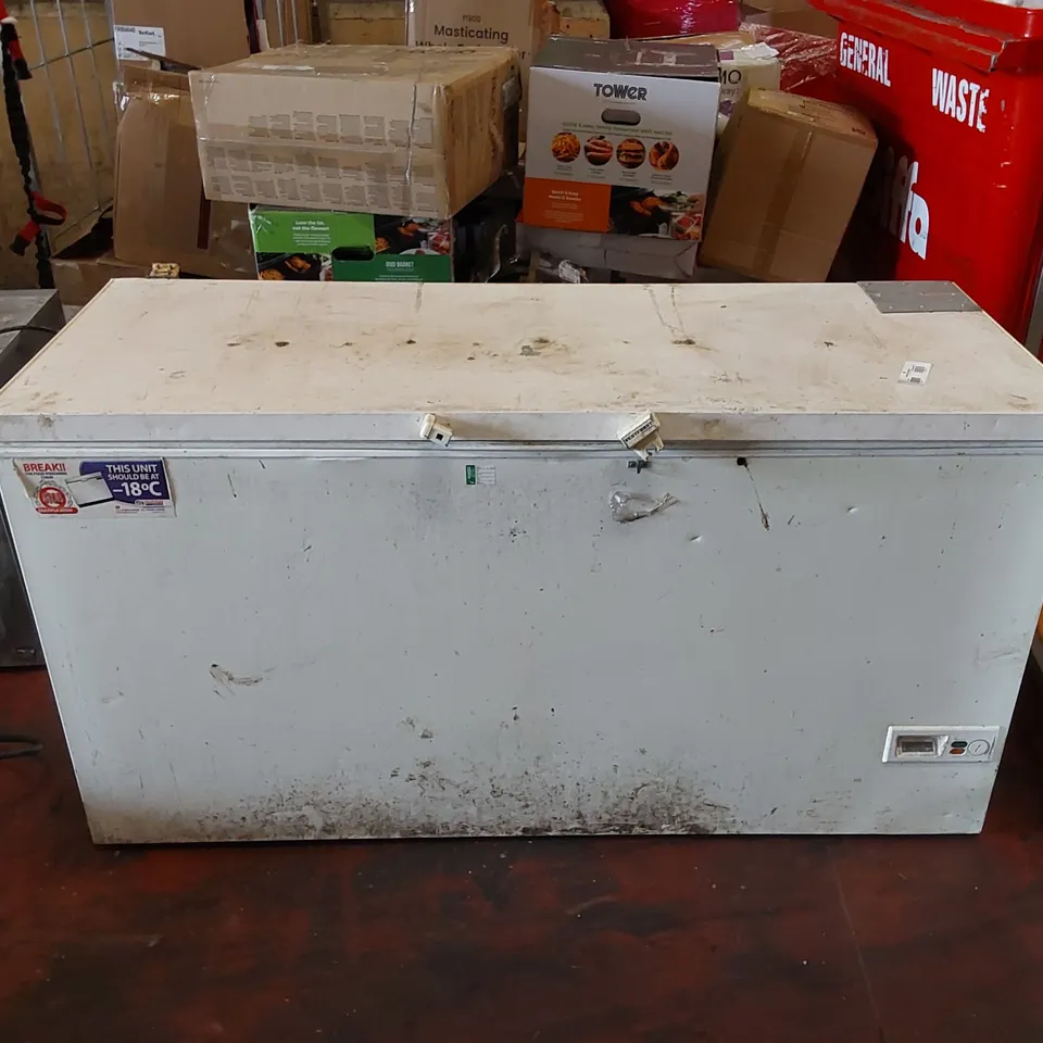 VESTFROST SZ464C COMMERCIAL CHESTER FREEZER - WHITE