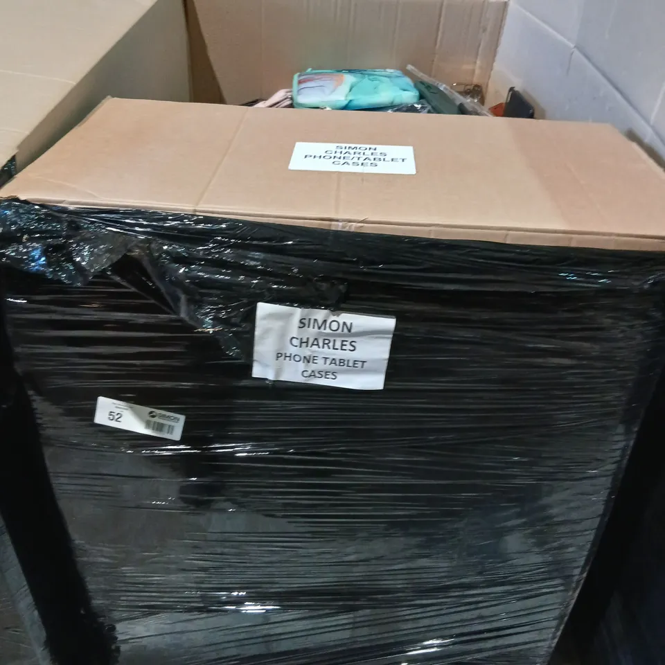 PALLET CONSISTING OF A LARGE QUANTITY OF ASSORTED ELECTRICAL ACCESSORIES 