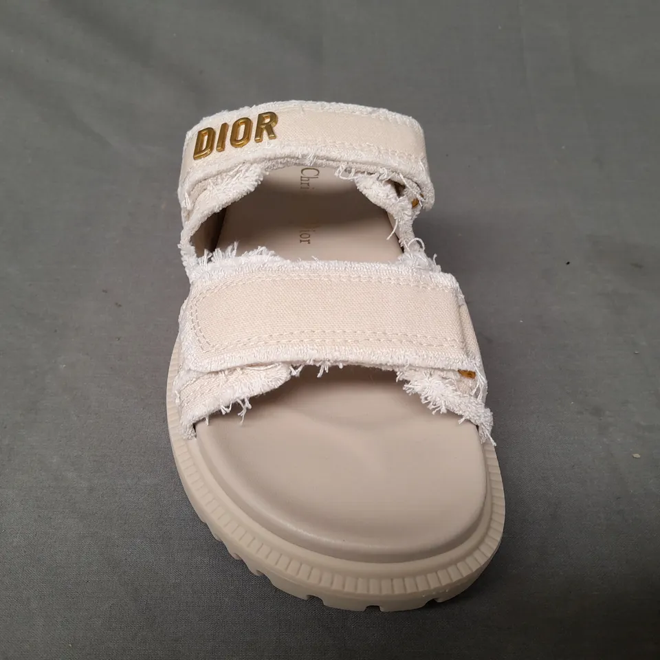 PAIR OF DIOR OPEN TOE SANDALS IN BEIGE EU SIZE 39