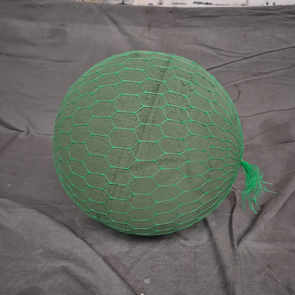 FLORALCRAFT 32CM WET FOAM SPHERE – FF-1035