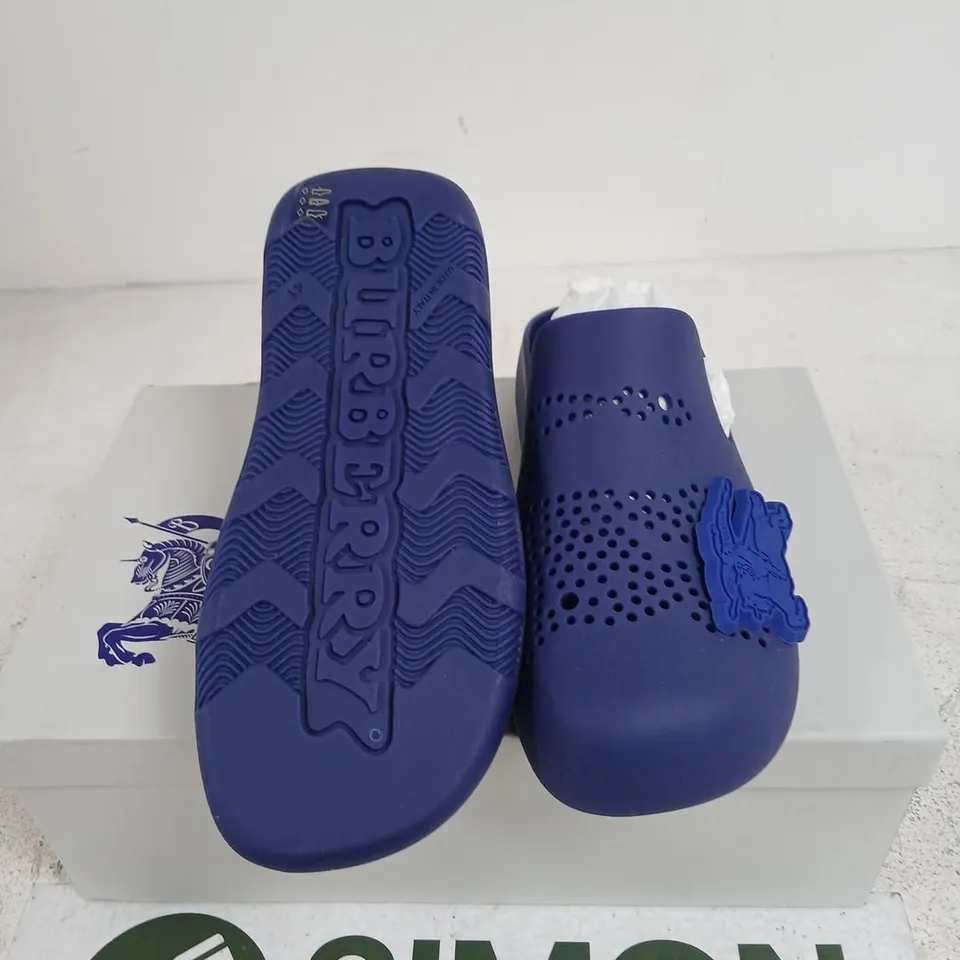 BURBERRY STINGRAY CLOG – KNIGHT BLUE UK 7