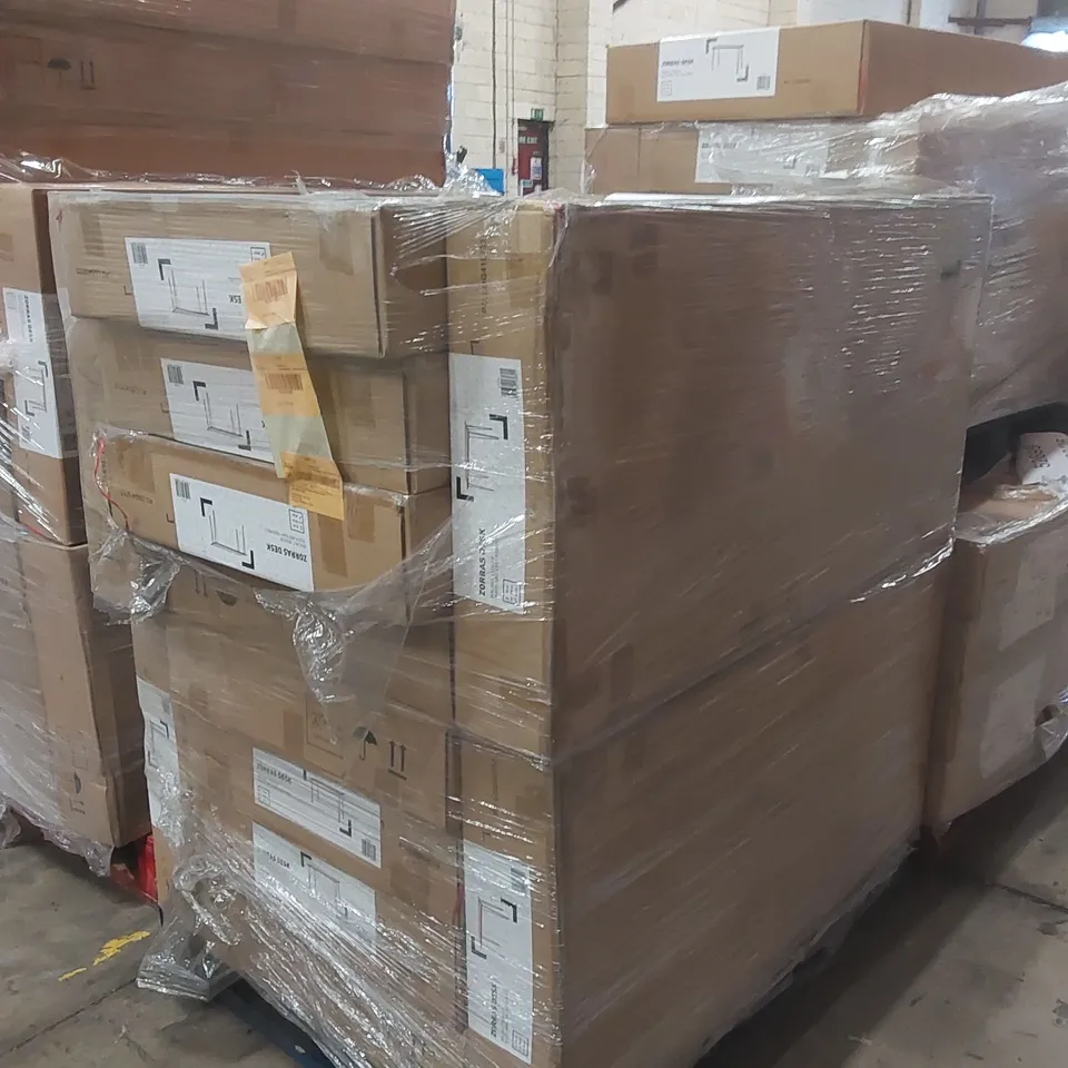 PALLET CONTAINING A LARGE QUANTITY OF BRAND NEW ZORRAS WALNUT EFFECT DESKS 