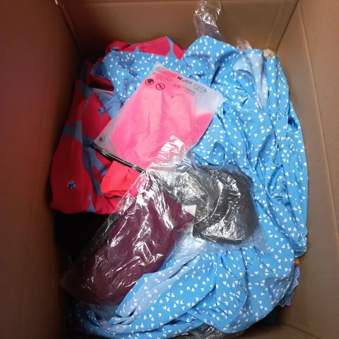 BOX OF APPROXIMATELY 20 ASSORTED CLOTHING ITEMS IN VARIOUS STYLES , COLOURS AND SIZES